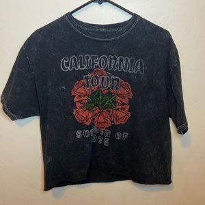 Trendy california tour T-shirt. Lightly worn, no damages. nice material